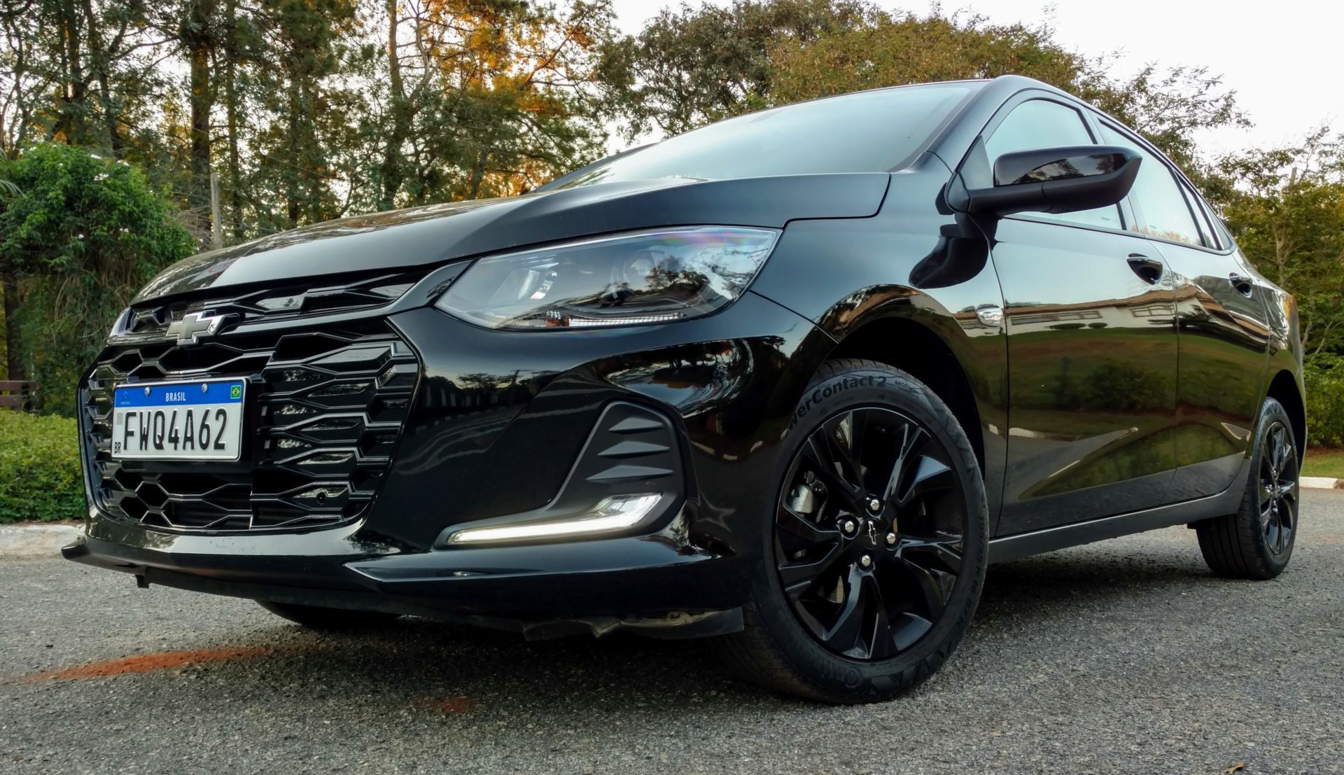 Detalhes novo Chevrolet Onix LTZ plus (sedan) preto ouro negro 2020 